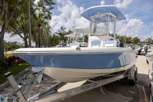 New 2024 Robalo 226 Cayman for sale